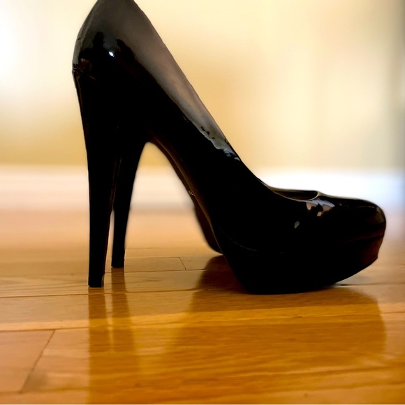 G - Guess Heels size 7 never worn - Picture 3 of 5